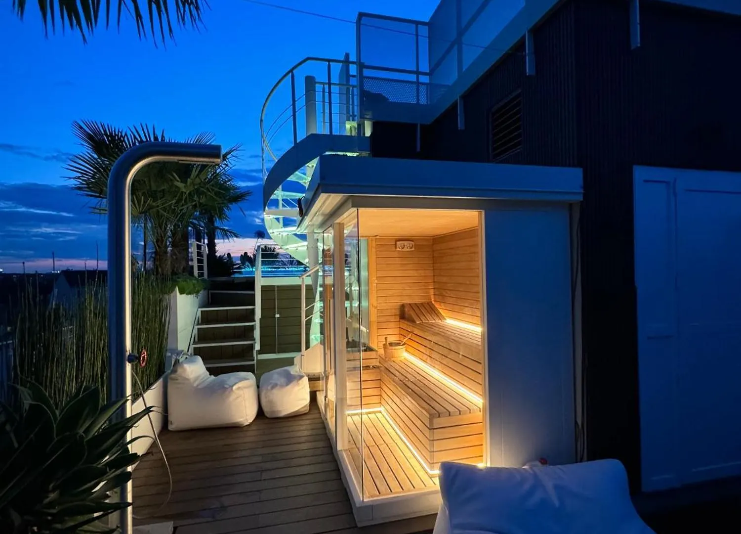 Apartment Skyjungle, Luxury Penthouse Private Pool And Spa Milan