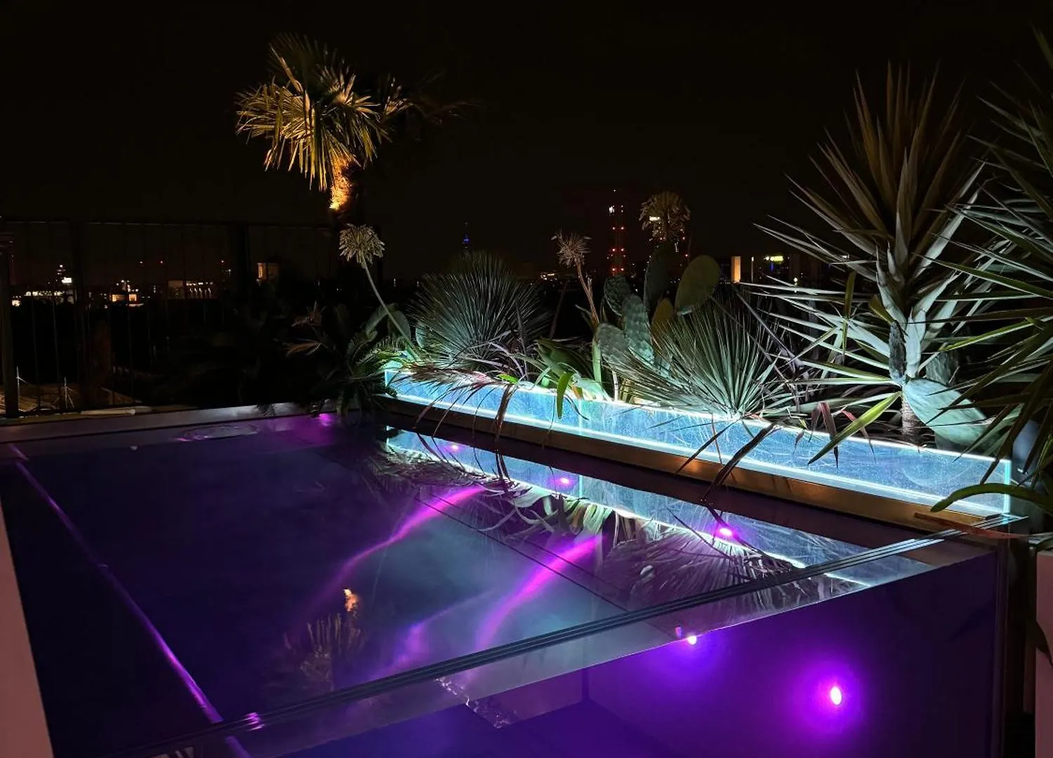 Apartment Skyjungle, Luxury Penthouse Private Pool And Spa Milan