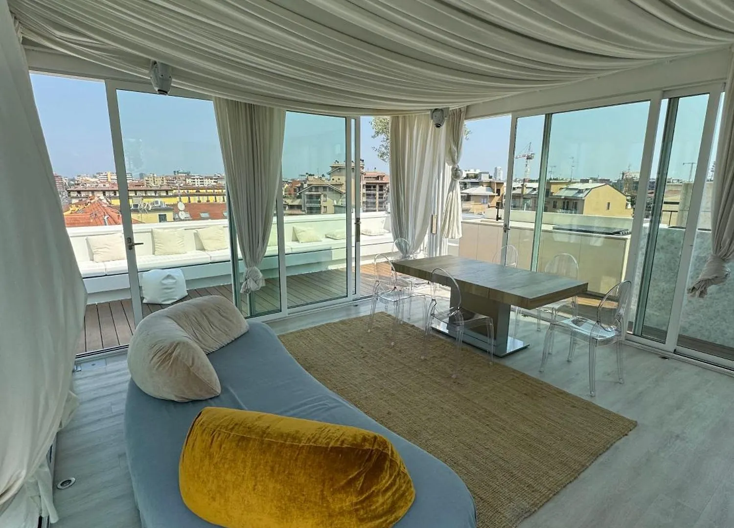 Skyjungle, Luxury Penthouse Private Pool And Spa Milan Apartment