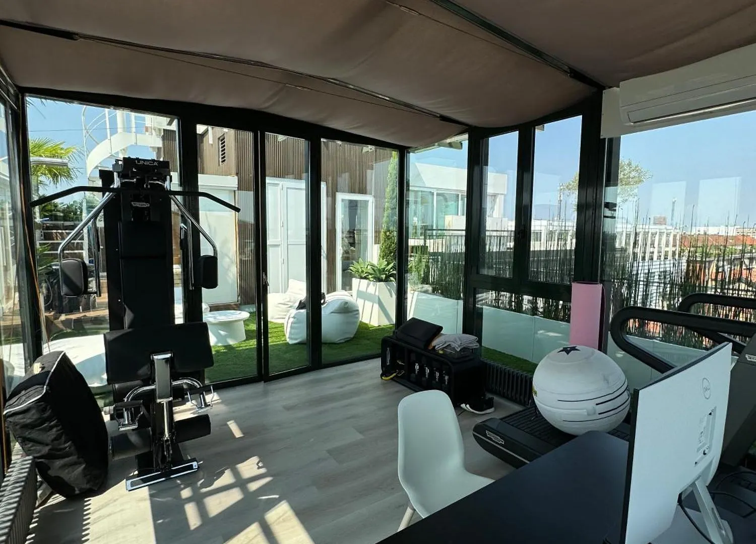 Skyjungle, Luxury Penthouse Private Pool And Spa Milan Apartment