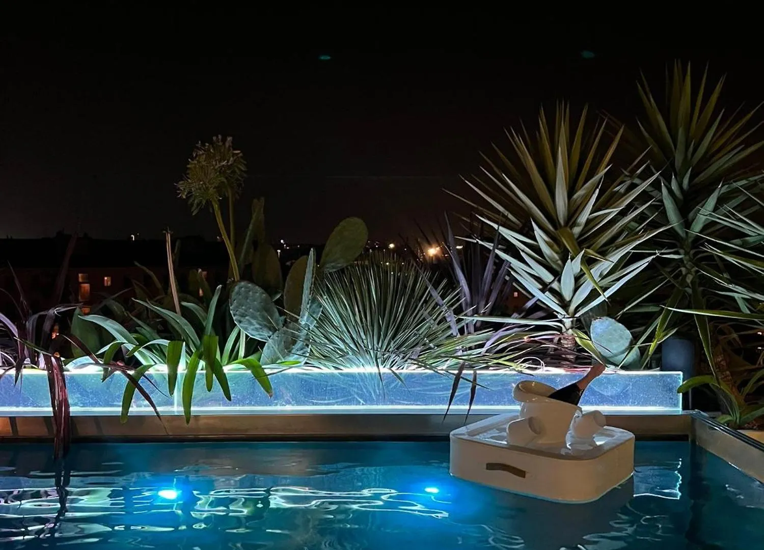 Apartment Skyjungle, Luxury Penthouse Private Pool And Spa Milan Italy