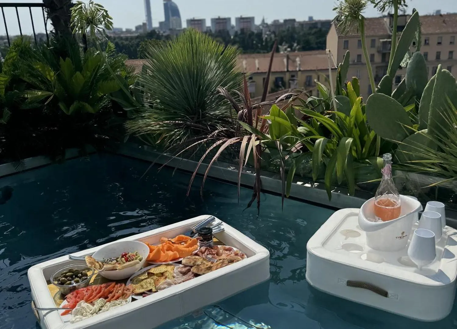 Apartment Skyjungle, Luxury Penthouse Private Pool And Spa Milan